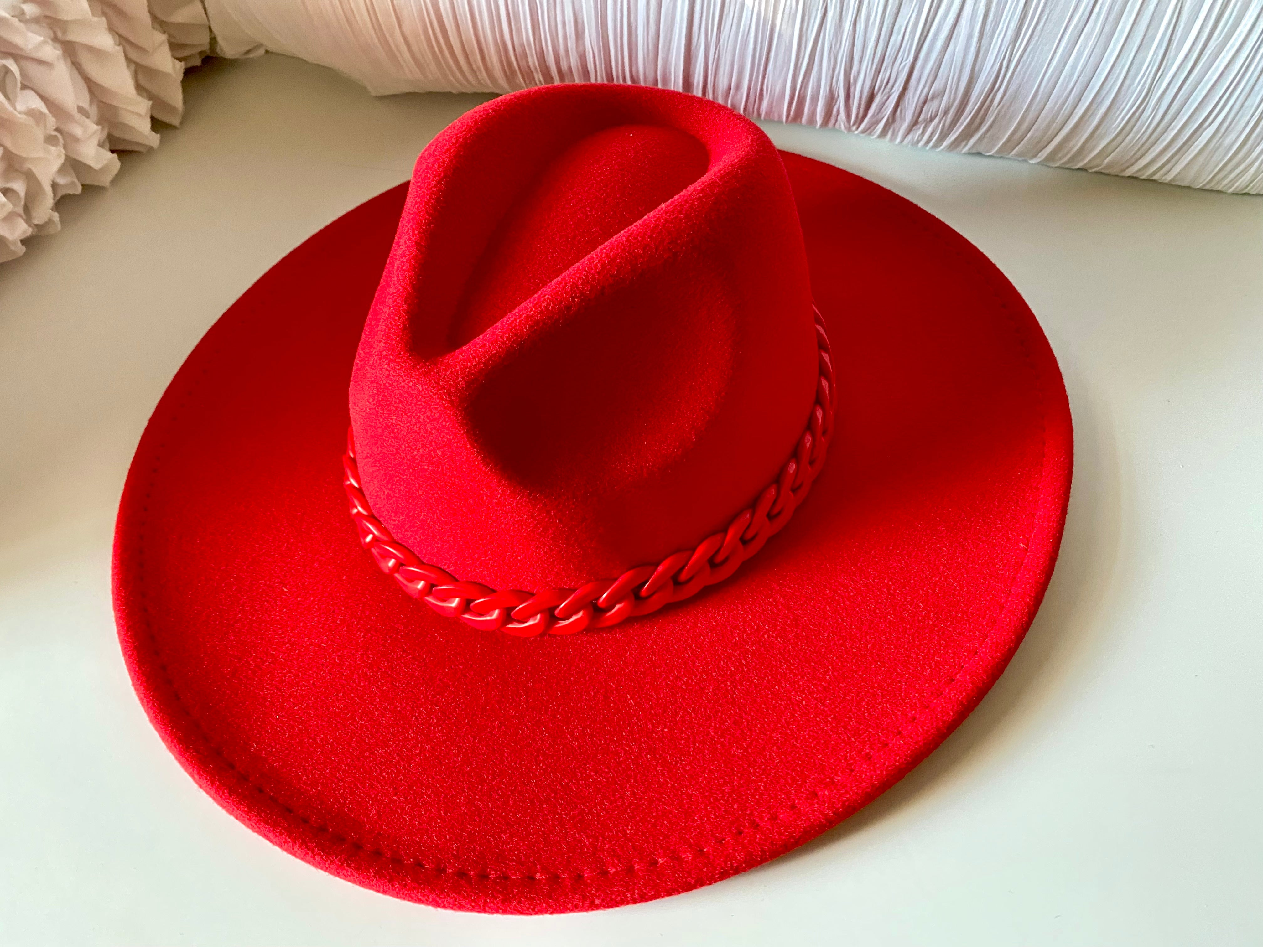RED CHAIN FEDORA HAT